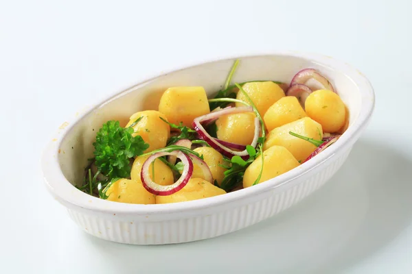 Potatoes with onion and arugula — Stock Photo, Image
