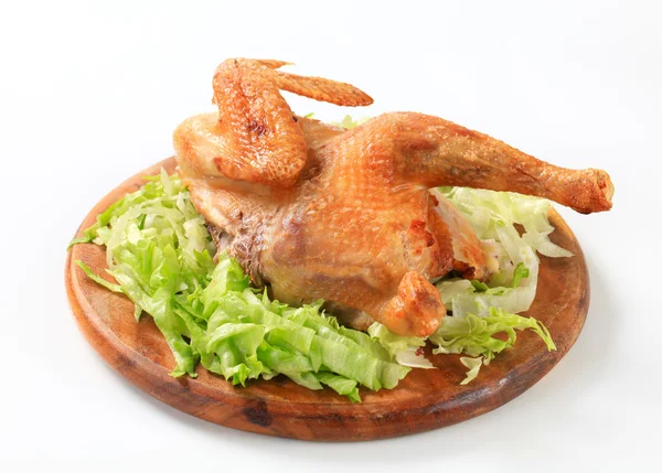 Roasted chicken with lettuce — Stock Photo, Image