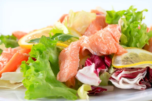 Салат из лосося — стоковое фото