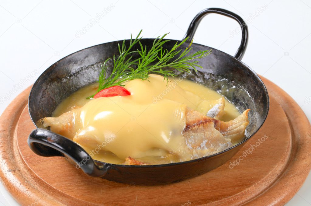Fish fillets with Hollandaise sauce