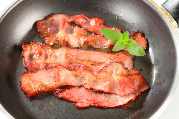 Bacon fritto in padella — Foto Stock