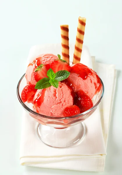 Παγωτό φράουλας παγωτό — Φωτογραφία Αρχείου