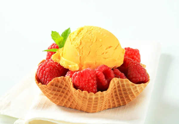 과일 아이스크림 디저트 — 스톡 사진