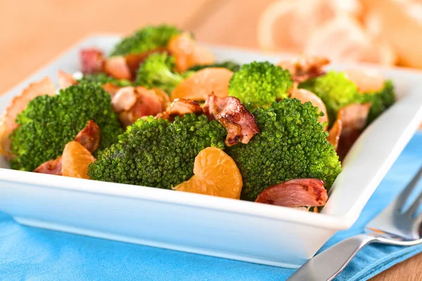 Brokkoli Mandarin Bacon saláta — Stock Fotó