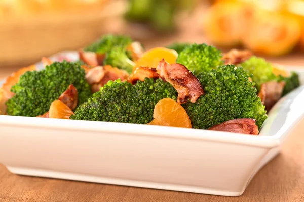Broccoli mandarin bacon sallad — Stockfoto