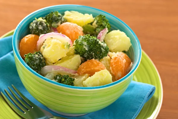 Potatissallad broccoli mandarin — Stockfoto