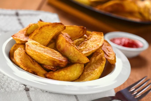 Gebratene Kartoffelkeile — Stockfoto