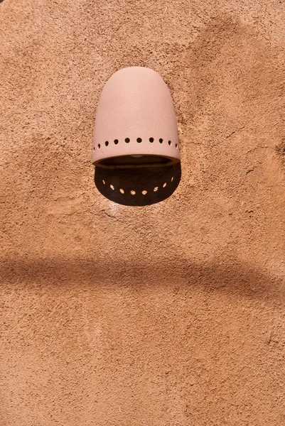 Мексиканская настенная лампа — стоковое фото