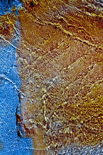 Blauwe en gele stream in het nationaal park yellowstone — Stockfoto