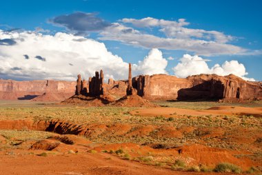 fırtına bulutları monument Valley baca ayağı üzerinde