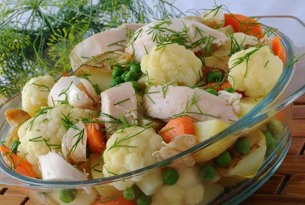 Vařená zelenina s kuřetem — Stock fotografie