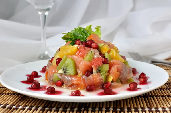 Fruit salad with salmon and pomegranate — Stock Photo, Image