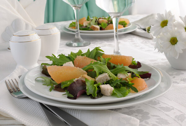 Salad of fresh salad mix with chicken and grapefruit