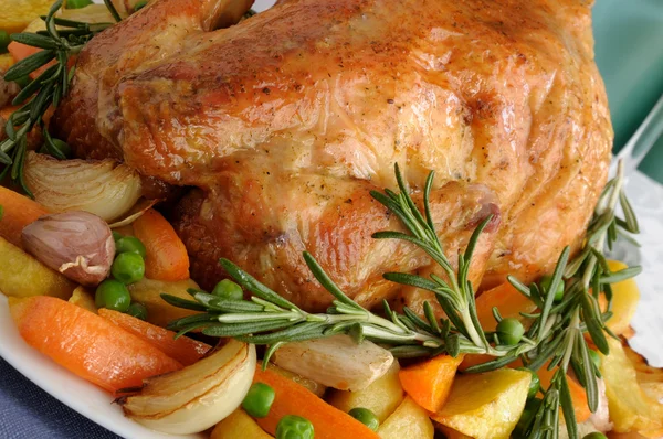 Pieczony kurczak z warzywami — Zdjęcie stockowe