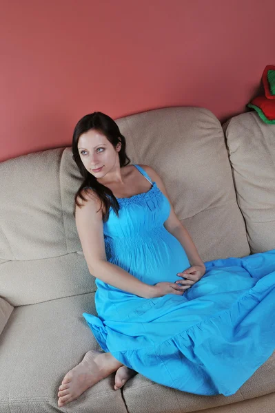 Žena v modrých šatech — Stock fotografie