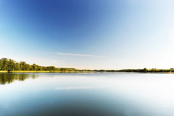 Acqua calma del lago — Foto Stock