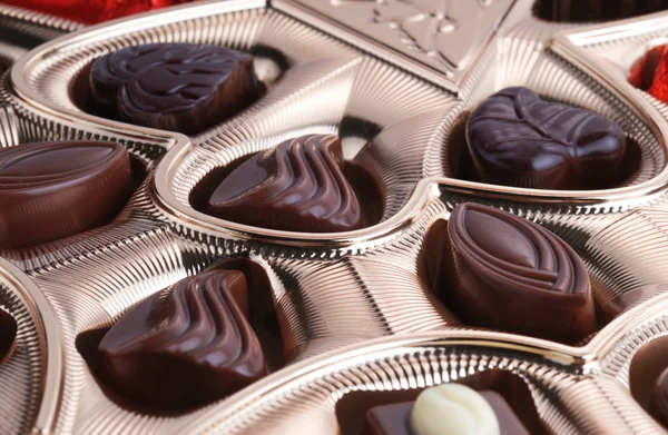 Chocolates en caja de papel de aluminio —  Fotos de Stock