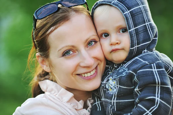 Mulher com seu filho — Fotografia de Stock