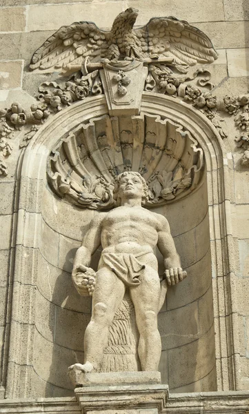 有名なフィッシャーマンズワーフ広場ブダペスト、ハンガリーで石の像 — ストック写真