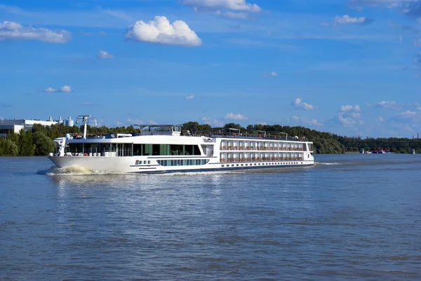 Riverboat on the Dunabious river, Hungary — Stock Photo, Image