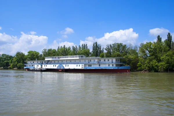 Riverboat on the Dunabious river, Hungary — Stock Photo, Image