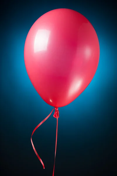 Slavnostní červený balónek — Stock fotografie
