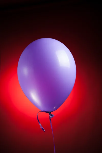 Uroczysty balon fioletowy — Zdjęcie stockowe