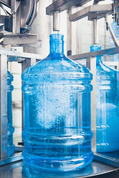 Trinkwasser-Produktionslinie — Stockfoto