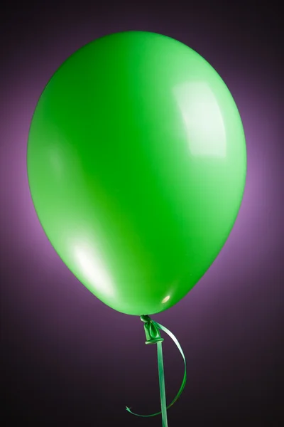 Feestelijke groene ballon — Stockfoto