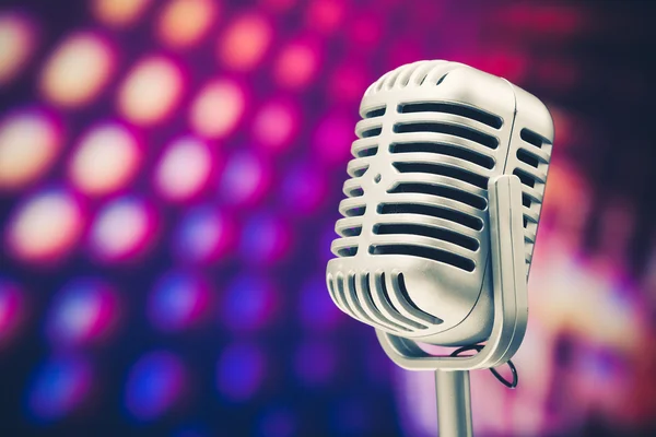 Retro mikrofon na fioletowym tle dyskoteka — Zdjęcie stockowe