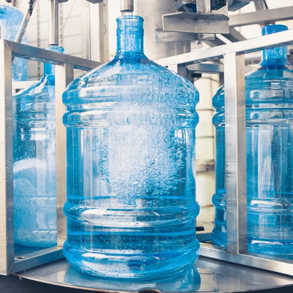 Лінія виробництва питної води — стокове фото