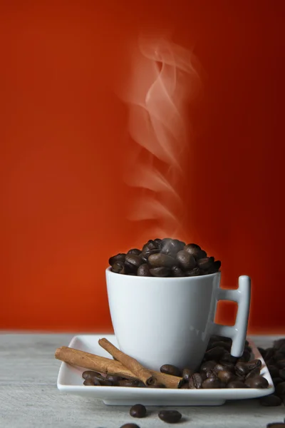 Onlangs gebrande koffiebonen. — Stockfoto