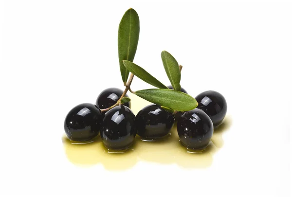 Black olives covered in oil. — Stock Photo, Image