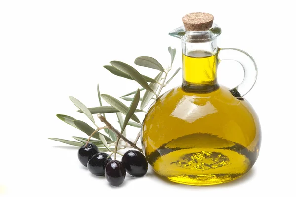 Olivenöl und ein Zweig mit Oliven. — Stockfoto