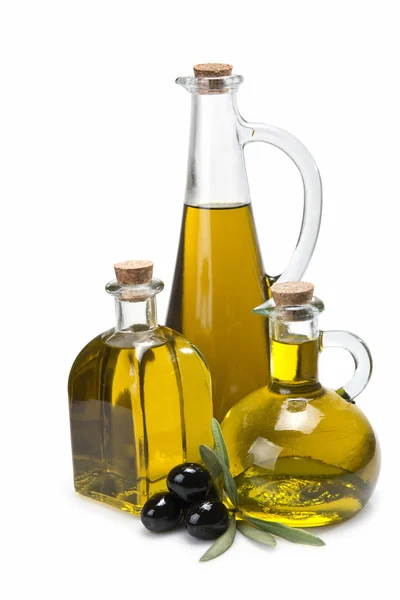 Trzy różne oliwy z oliwek z butelki. — Zdjęcie stockowe