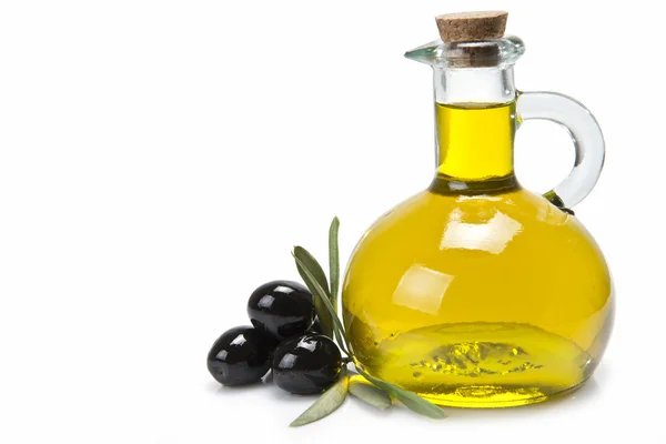 Tarro con aceite de oliva y aceitunas negras . Fotos de stock