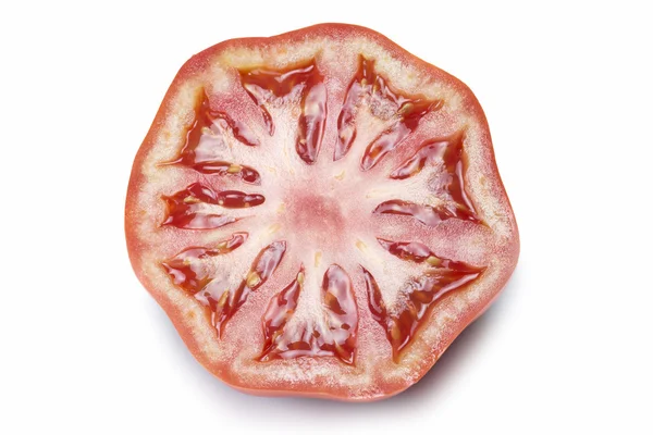 De helft van een tomaat geïsoleerd over Wit. — Stockfoto