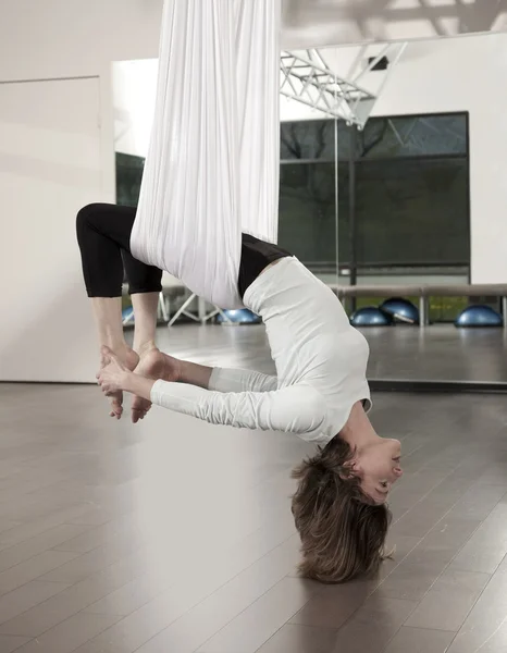 Yoga anti gravité — Photo