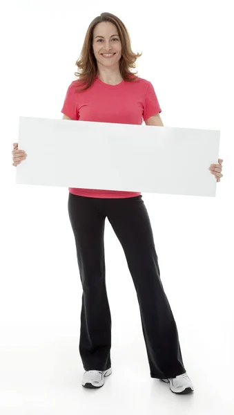 Attraktive Frau mit leerem Schild — Stockfoto