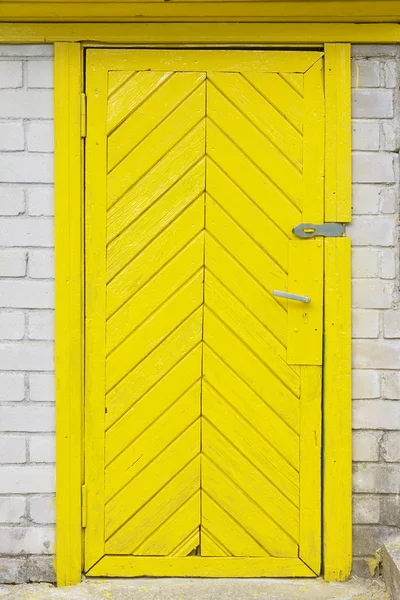 Vieille porte en bois jaune — Photo