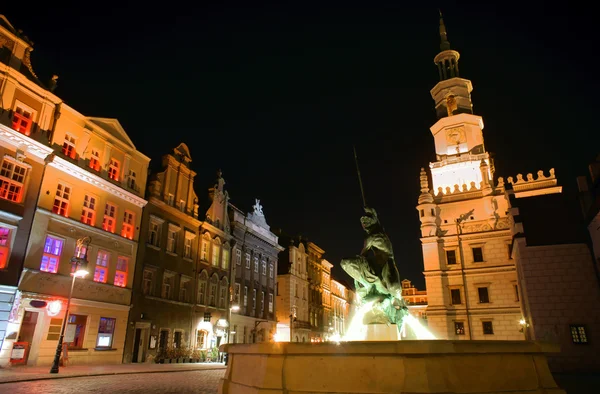 Oude markt nachts in poznan — Stockfoto