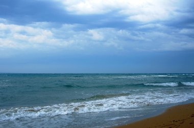 Bulutlar ve Zakynthos ada Beach'de