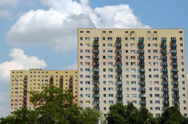 Desarrollo de viviendas con bloques de torre — Foto de Stock