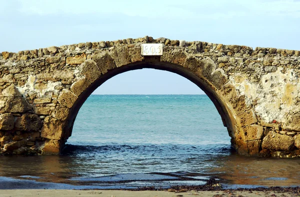扎金索斯岛的废墟中旧桥 — 图库照片