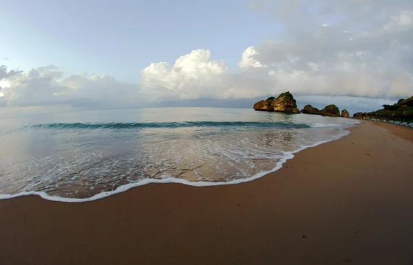 Rock op strand van zakynthos eiland — Stockfoto