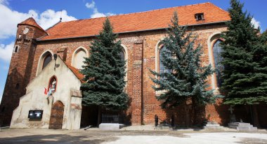 Gotik kilise kapısı