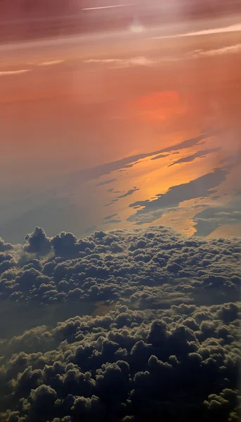 Sonnenuntergang am roten Himmel — Stockfoto