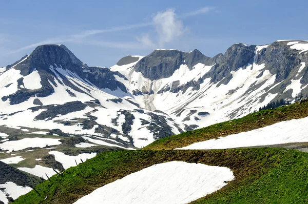 Szwajcarskie Alpy z śniegu — Zdjęcie stockowe