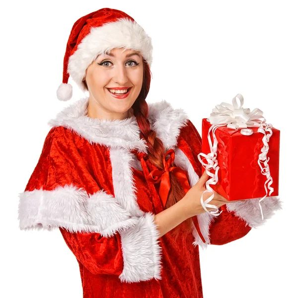 Christmas flicka håller gåva bär santa dräkt. — Stockfoto