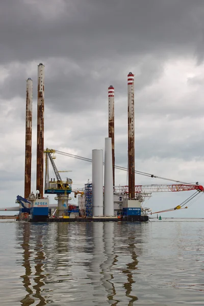 Wind farm construstion pråm — Stockfoto